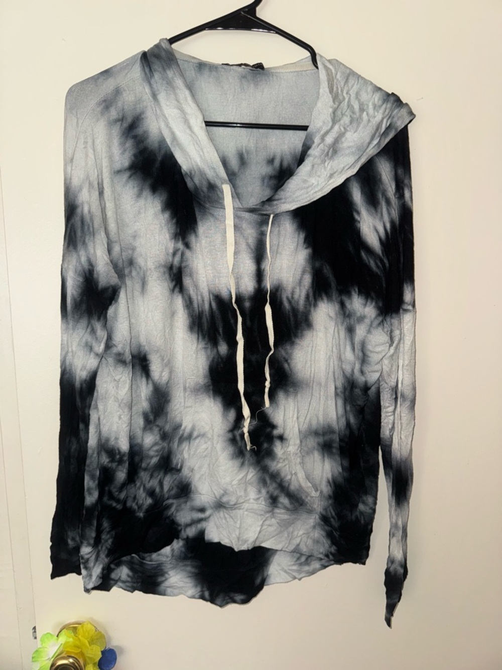 Black & White Tie-Dye Hooded Long Sleeve Top